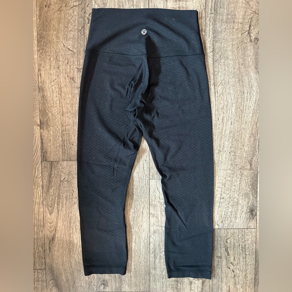 Lululemon crop leggings - Picture 2 of 3